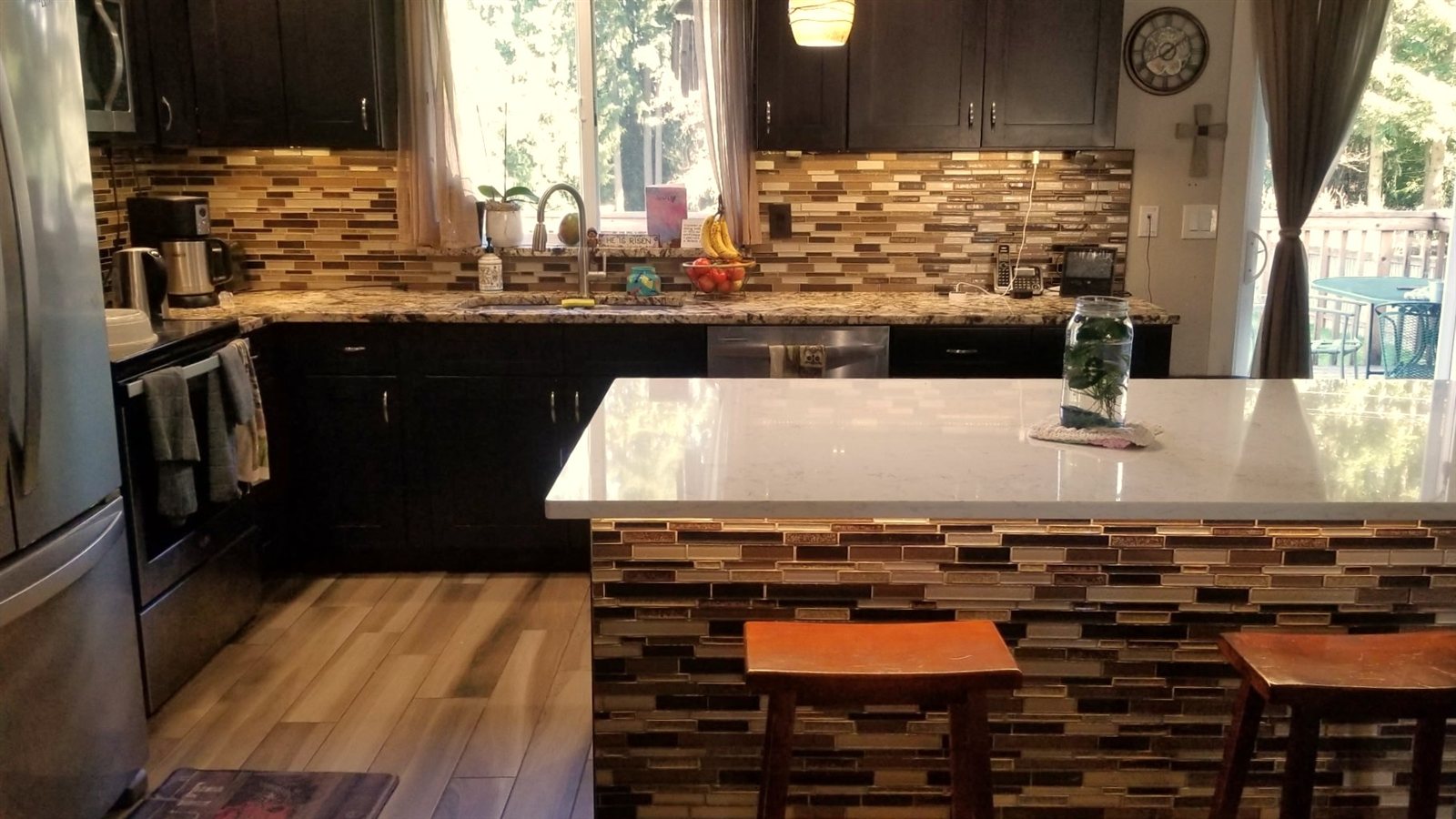 Kitchen with tile backsplash and hardwood-look floor, Hattiesburg MS